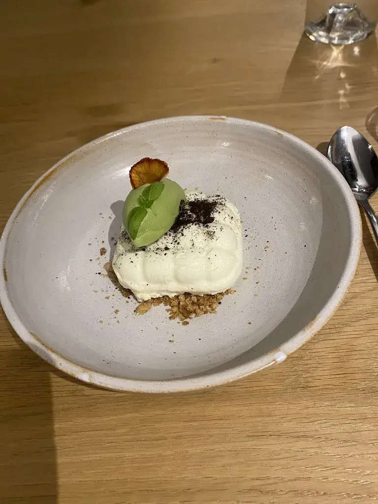 sara hughes_Restaurant Agora_Vannes_review