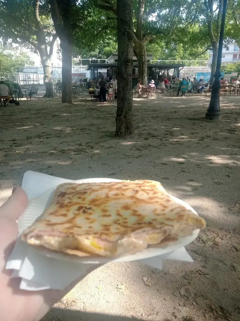 Jennifer Contact_La buvette du Jardin Henri Vinay_Puy-en-Velay_reseña