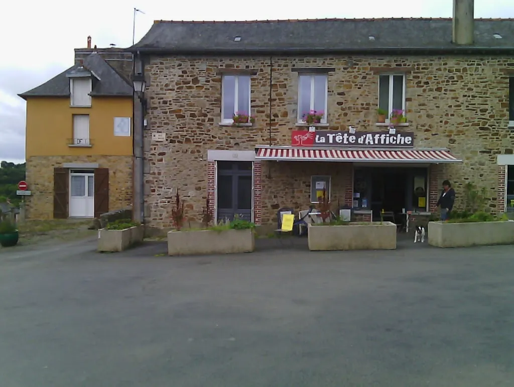 Gerard Esnoul_La Tête d'Affiche_Saint-Médard-sur-Ille_review