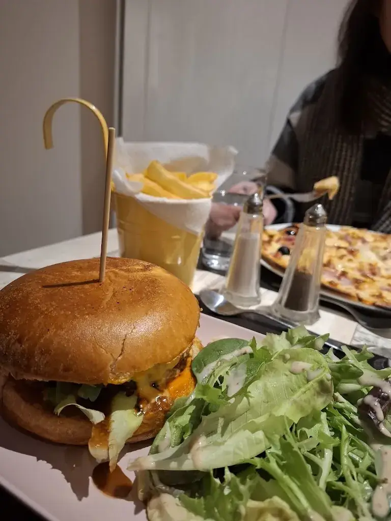 Cyriack Burguet_Le 913_Saint-Ouen-des-Alleux_review