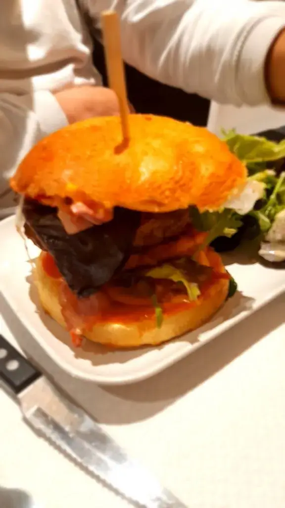 Steven Mendelewski_Le 913_Saint-Ouen-des-Alleux_review