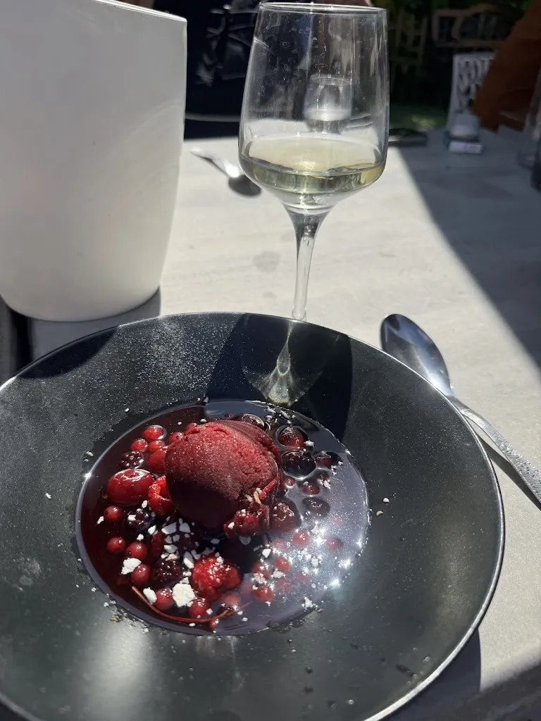 naba ansari_Aux Pigeons Blancs_Saint-Jacques-de-la-Lande_recensione