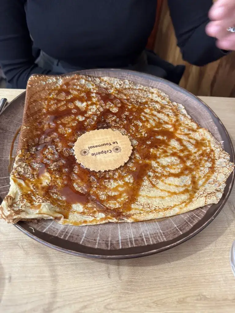 Lillian Hazel Pearce_Crêperie Le Tournesol_Saint-Malo_review