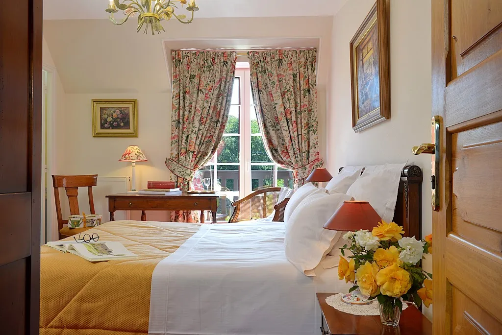 Hôtel Auberge de la Motte Jean_Saint-Coulomb_slider_image_2