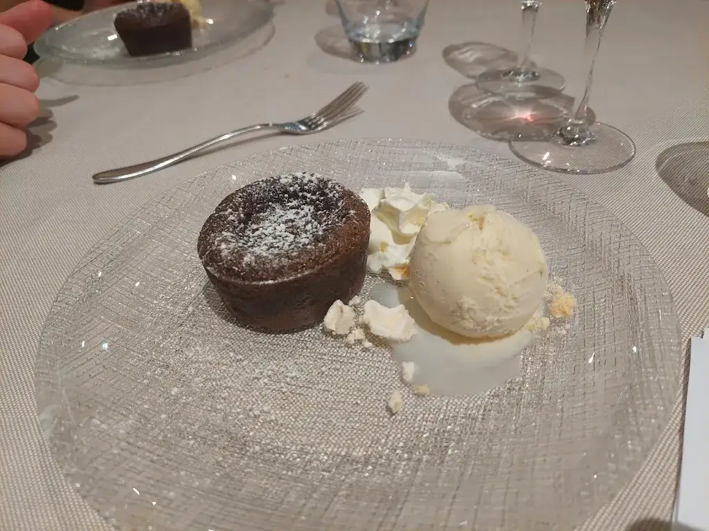 Dimitrios Samakovlis_Café-Restaurant Le Débarcadère_Saint-Sulpice_review