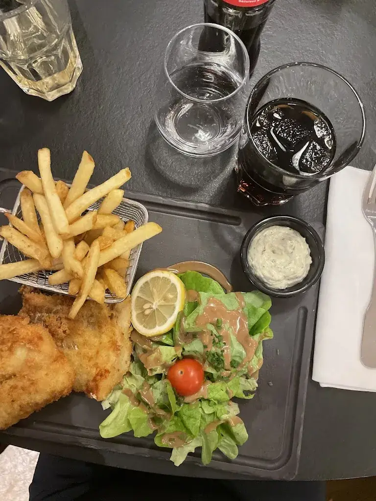 Lisa_La Taverne - Table de caractère - Saint-Grégoire_Saint-Grégoire_review