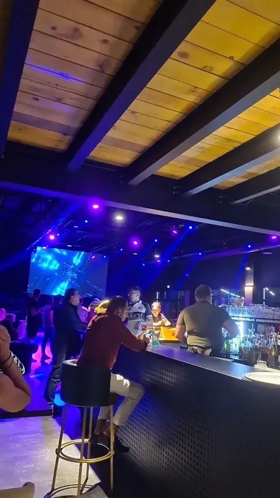 Le Babylone Rooftop restaurant in Brives-Charensac