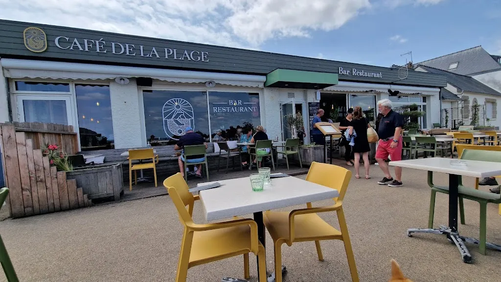 Carla Lewis_Le Café de la Plage_Saint-Quay-Portrieux_review