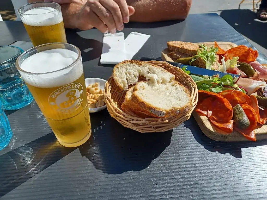 Claire “Clairebsk” Bsk_Les Valseuses St Quay_Saint-Quay-Portrieux_review