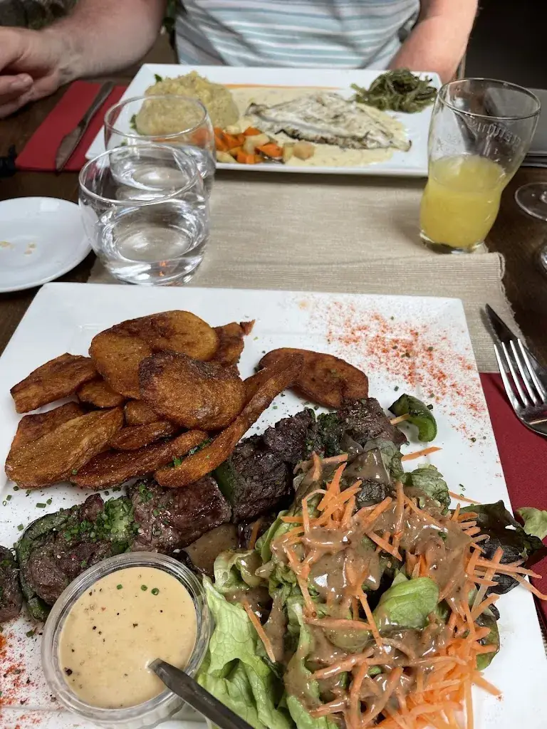 Vikki Greenhill_Le Tartan_Saint-Quay-Portrieux_review