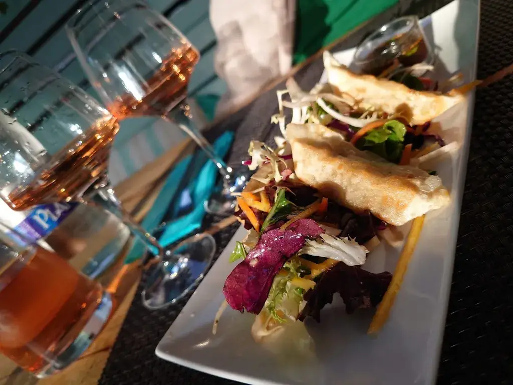 Charles Lales_La cachette_Saint-Quay-Portrieux_review