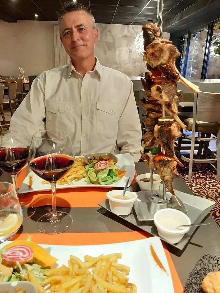 Katherine Melbourn_Atypic_Saint-Quay-Portrieux_review