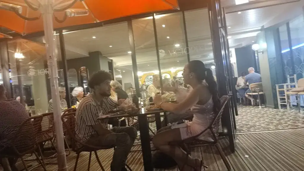 Bart Bousfield_Victoria_Saint-Quay-Portrieux_review