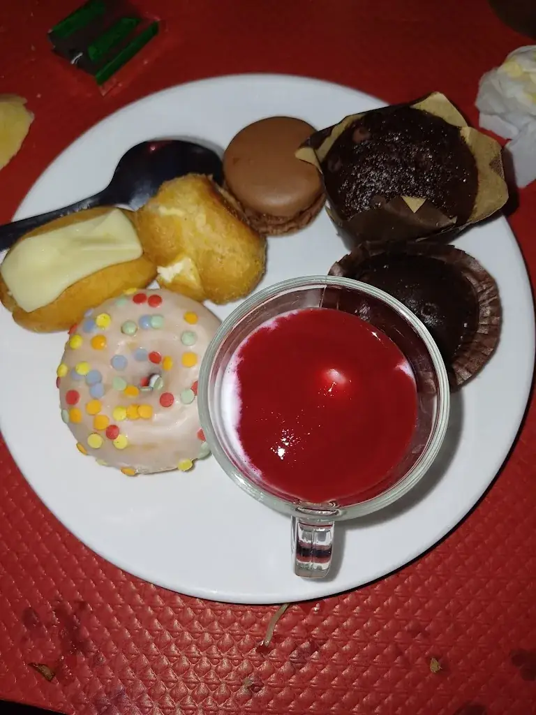 Lauren Johnston_La Lanterne Rouge_Saint-Thuriau_review