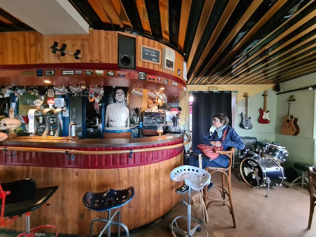 Le Velvet Cafe restaurant in Santec