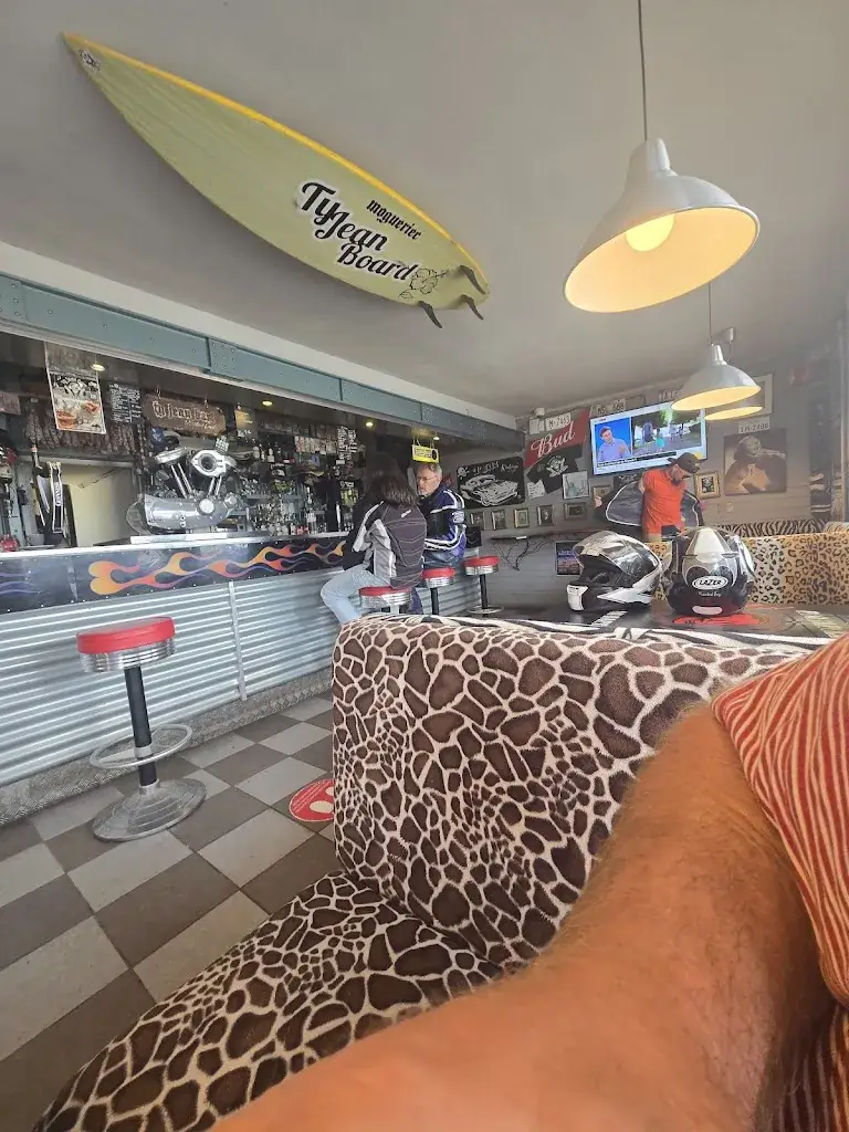 Lee Apse_Bar Tabac Tyjeanbart_Sibiril_review