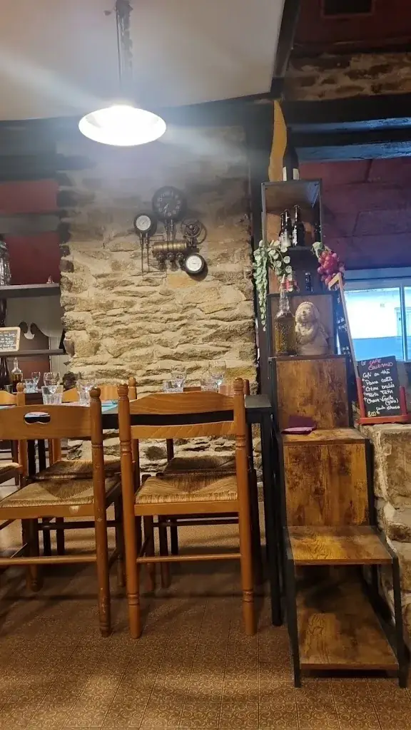 Marco den Hartigh_LA FORGE DE LO_Spézet_review