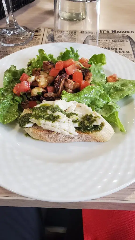 Les Copains D’Abord_Brindas_slider_image_3