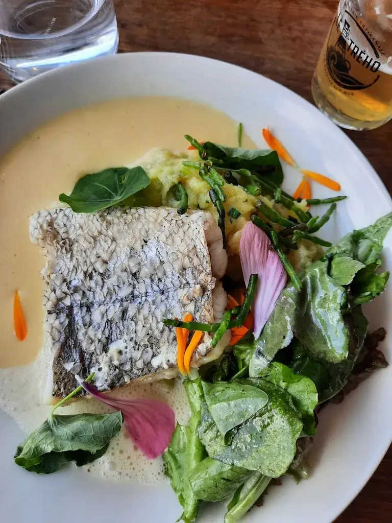 Hélène IMBERDIS_Le Petit Raout_Trinité-sur-Mer_review