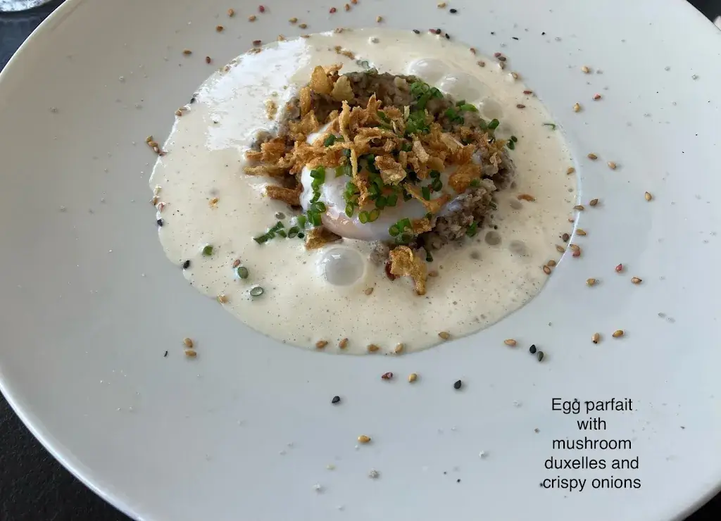 Elizabeth Gross_Le W Restaurant, Cave à Vin, Kusmi tea_Saint-Méloir-des-Ondes_review