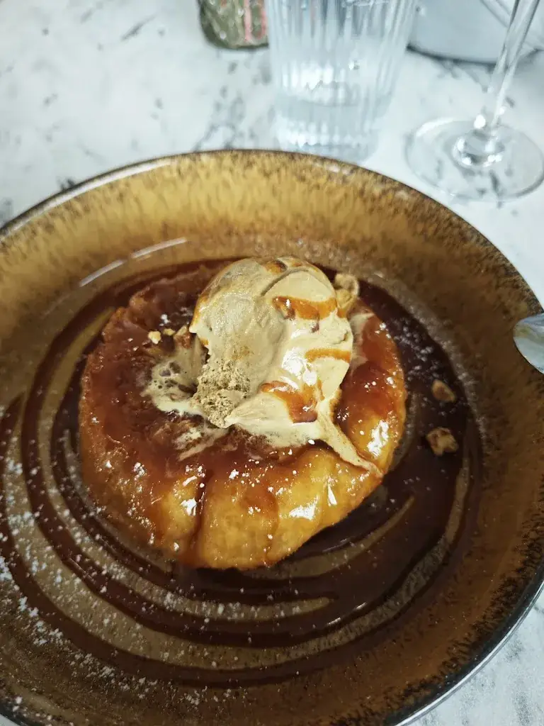 Eric Roselier_Le W Restaurant, Cave à Vin, Kusmi tea_Saint-Méloir-des-Ondes_review