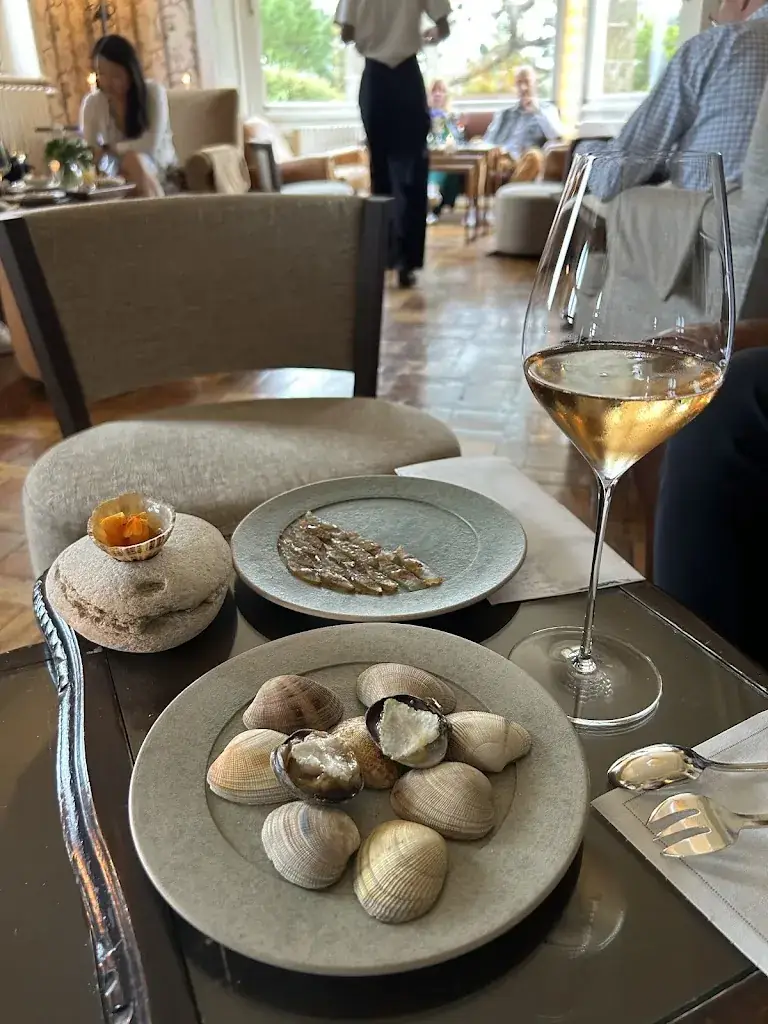 Emily Wangwilt_Le Coquillage_Saint-Méloir-des-Ondes_review