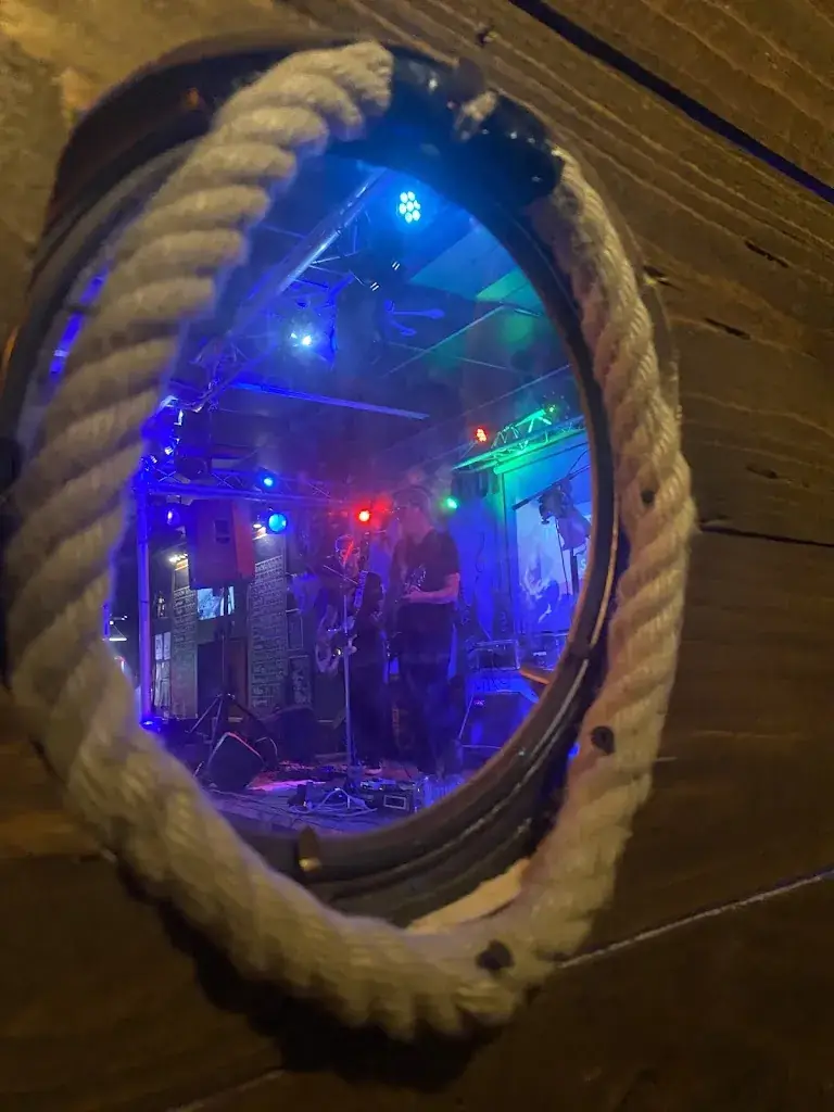 Héloïse Menard_La Cambuse du corsaire_Saint-Méloir-des-Ondes_review