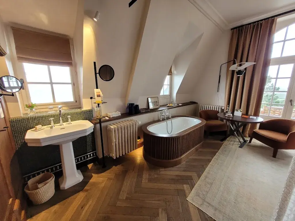 CHATEAU RICHEUX - LES MAISONS DE BRICOURT_Saint-Méloir-des-Ondes_slider_image_2