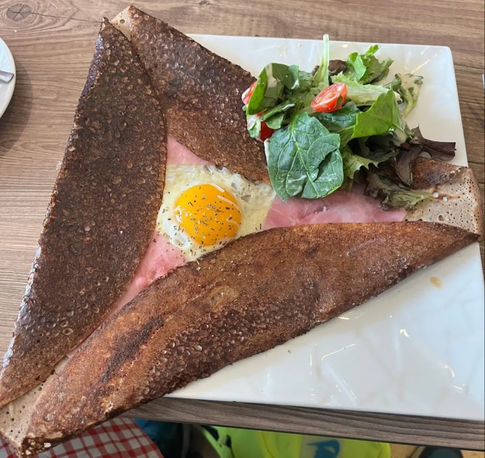 14 The Square_La Fleur de Sarrasin_Saint-Benoît-des-Ondes_review