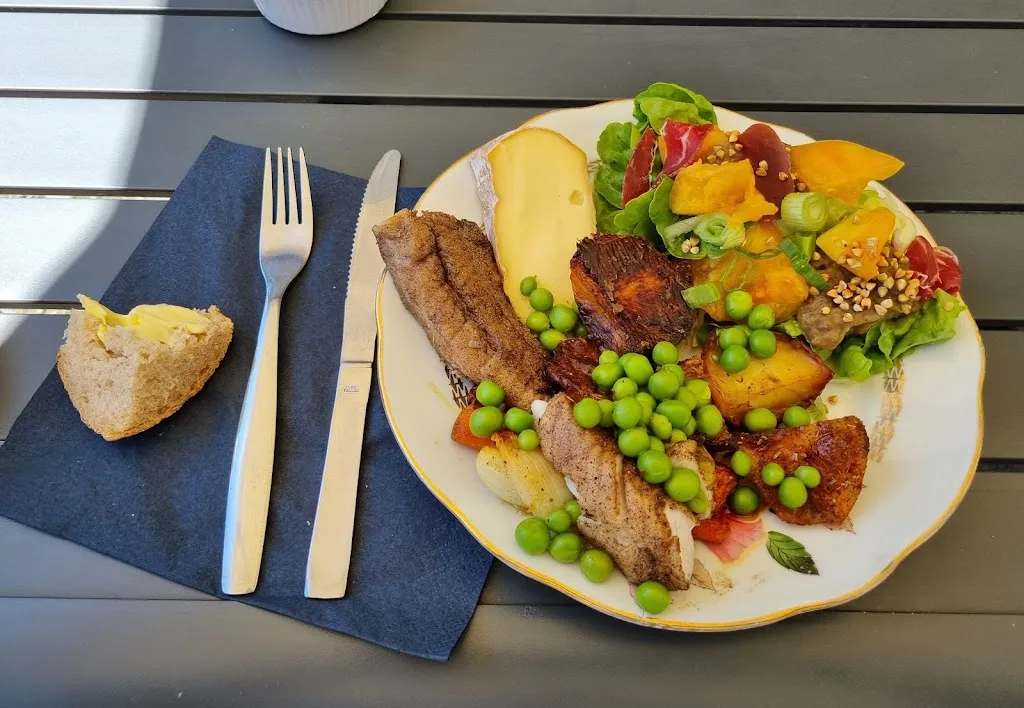 Jos G_Ty Reuz Épicerie Petite Restauration Café_Saint-Rivoal_review