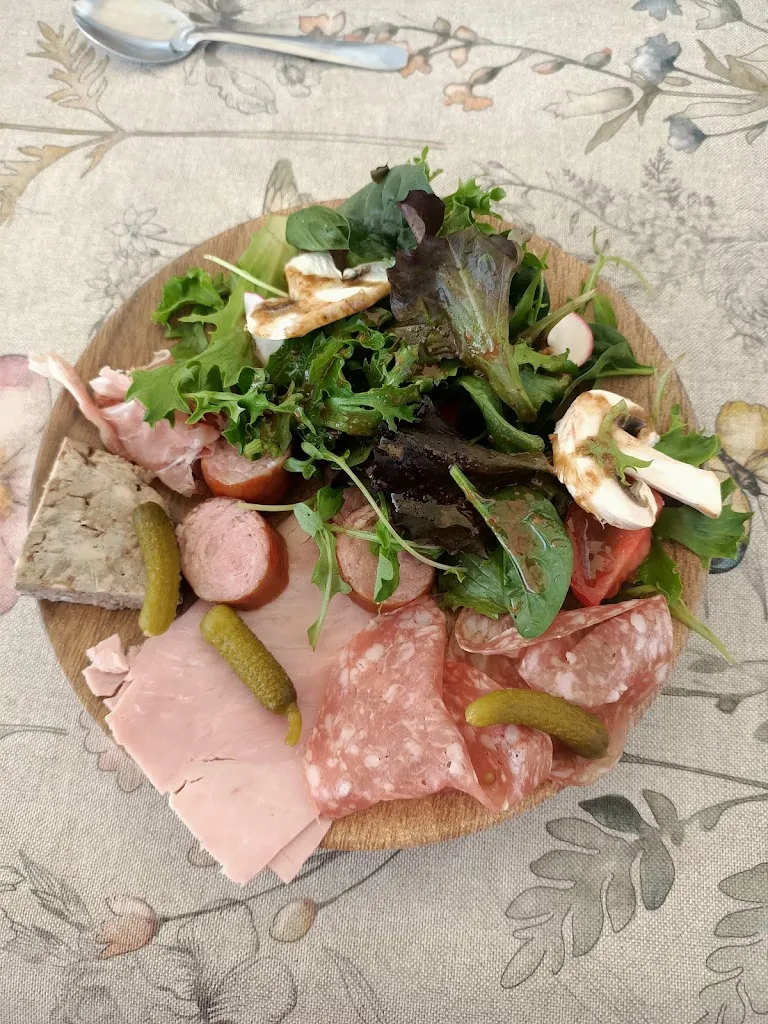 Sophie le guen_Ty Reuz Épicerie Petite Restauration Café_Saint-Rivoal_review