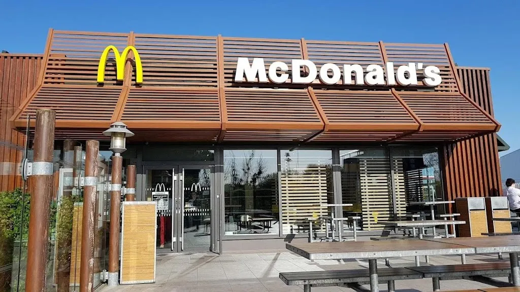 McDonald's_Servon-sur-Vilaine_slider_image_1