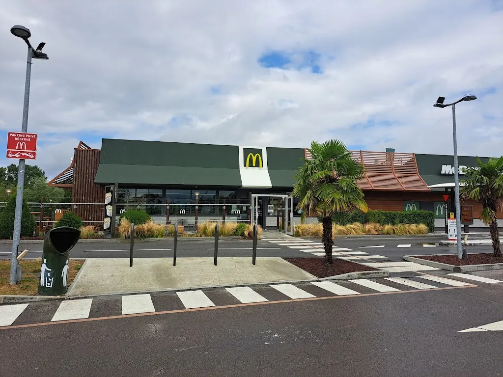 McDonald's_Servon-sur-Vilaine_slider_image_3