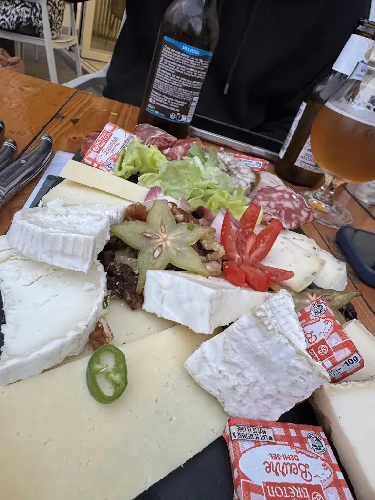 Louis Mandallaz_L’Arum Tinté_Tinténiac_review