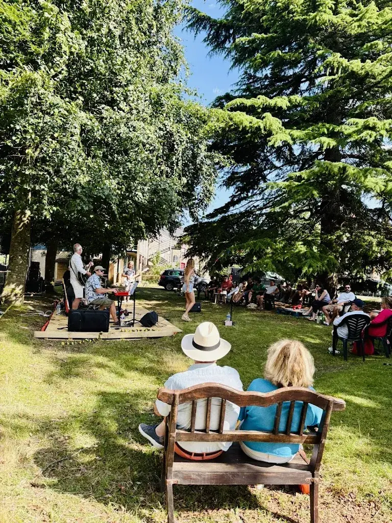 Relais & Guinguette restaurant in Tinténiac