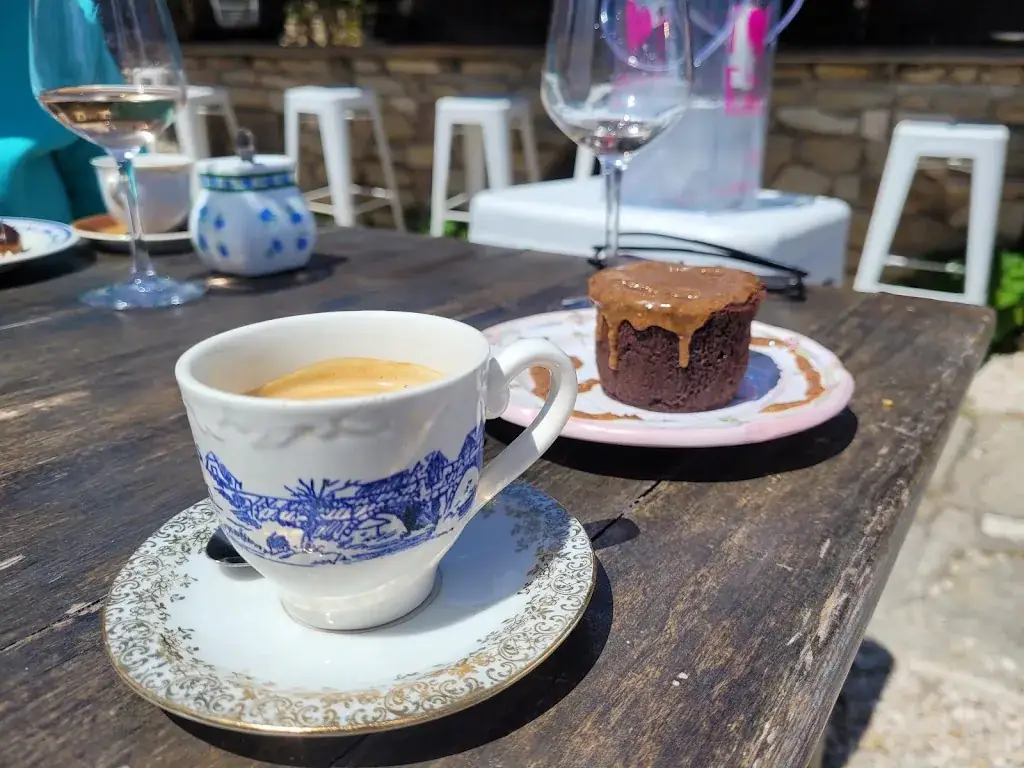 Amy Watt_Bar Restaurant Guinguette Canailles_Saint-Pierre-Quiberon_review