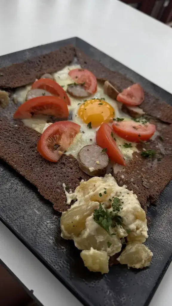 Yuliia Pasternak_Au Bout Du Quai_Saint-Pierre-Quiberon_review