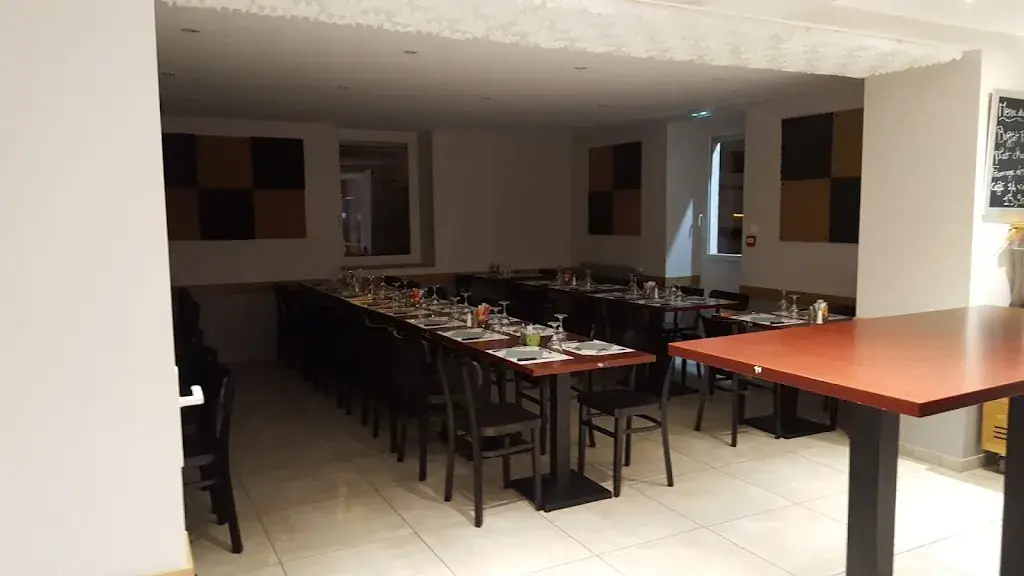 Le Bouchon Bressan Restaurant in Buellas