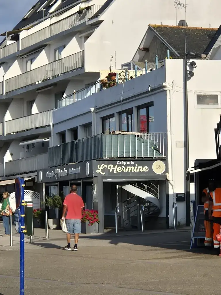 Alain Camilleri_L'Hermine_Quiberon_review