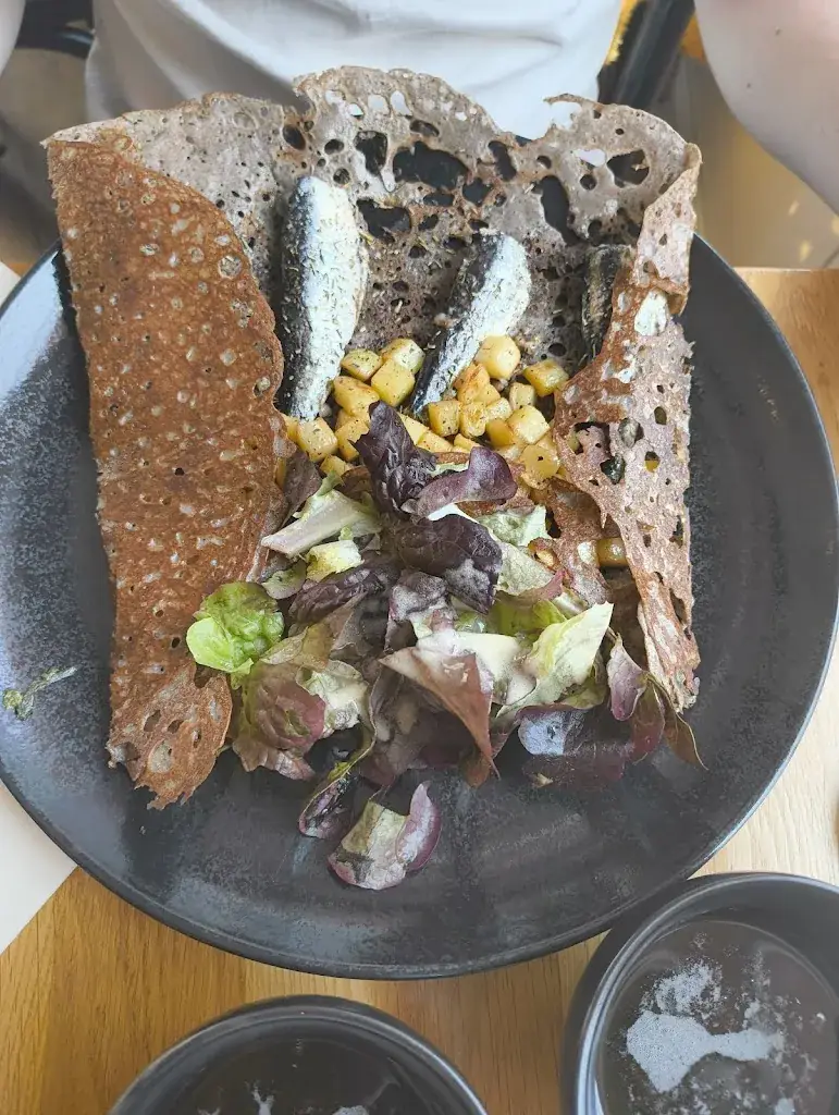 Juliet DME_La Capitainerie_Quiberon_review