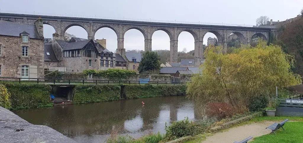 Martyn Noble_Les Rossignols_Taden_review