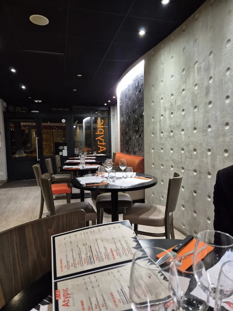 Stephen Fry_Atypic_Dinan_review