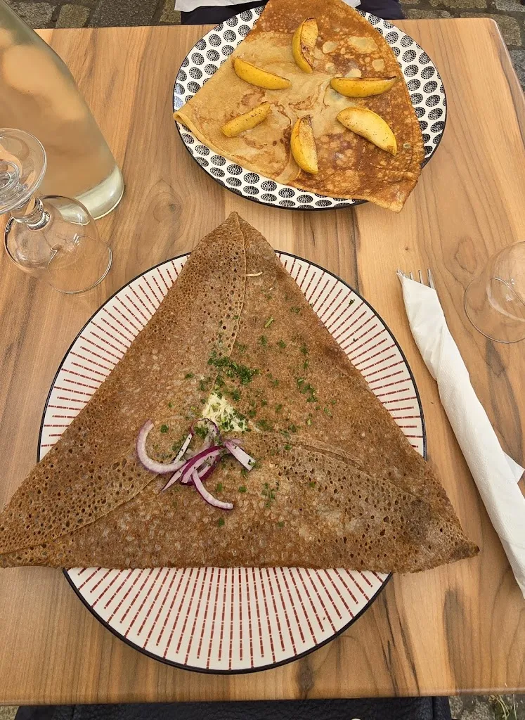 S. H._La Bigoudène_Dinan_review