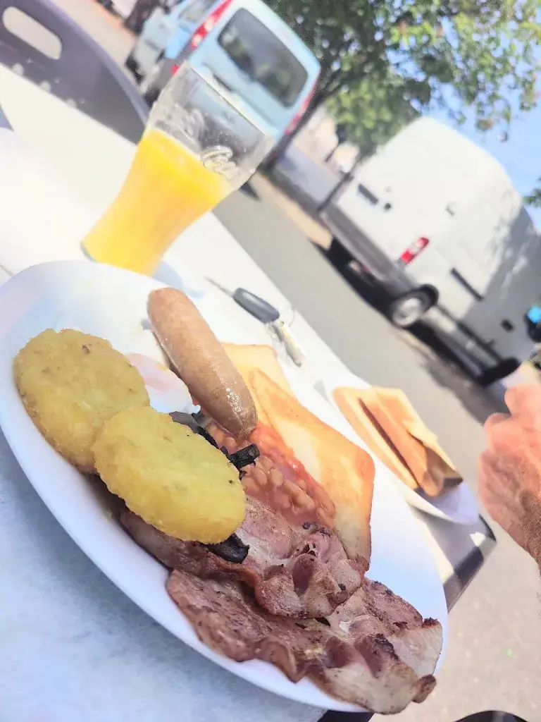 Del Cox_Café Bar d'Annie _Aigurande_review