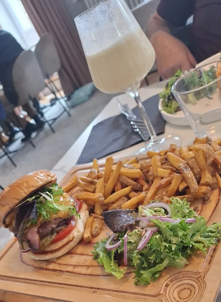 Ma M_ODORICO_Vitré_review