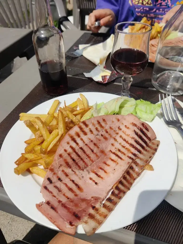 Valentina Perlangeli_L'entracte_Vitré_review