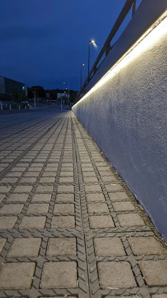 Peter Jewhow_Cinecitta_Vern-sur-Seiche_review