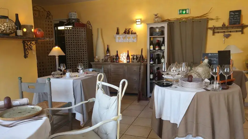 La Petite Auberge devient Le clos du 51 traiteur restaurant in Abondant