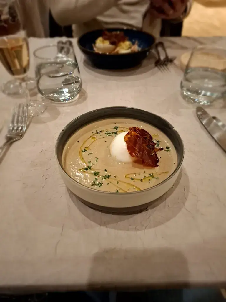 Delphine Vassan_L'auberge de la rose_Anet_review