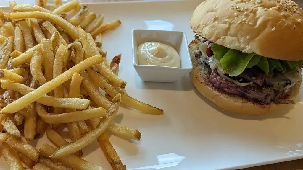 Lora K_Le Clos Mathilda_Séné_review